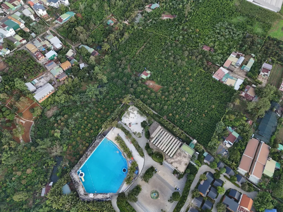 Sân trước thoáng mát